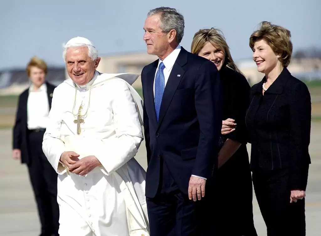 Pope Benedict Xvi President George Bush Laura Bush 84230 1024x754 Bush Administration, Afghanistan, Pope Benedict XVI, President George Bush, Laura Bush
