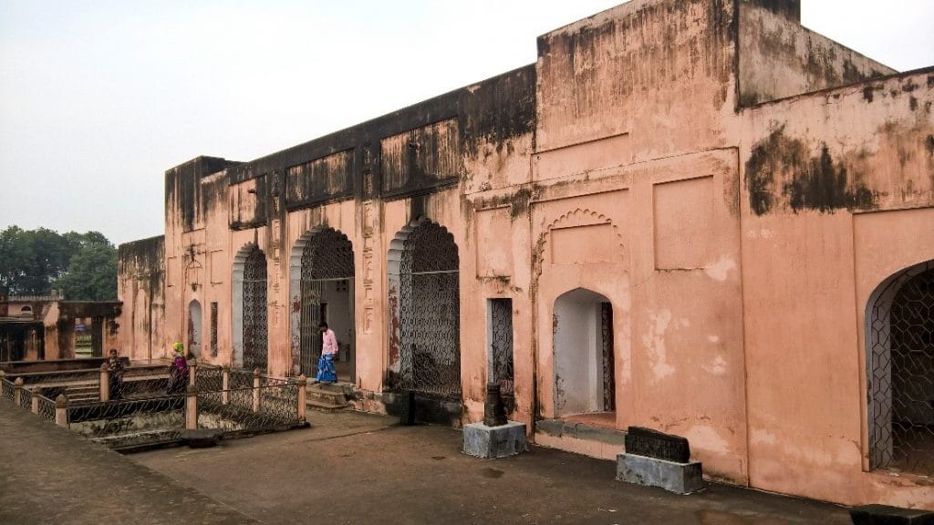 প্রাচীন গৌড়ে মুঘল আমলের স্থাপত্যকর্ম 2 চাঁপাইনবাবগঞ্জ জেলার শিবগঞ্জ উপজেলার শাহাবাজপুর ইউনিয়নে ঐতিহ্যবাহী মুঘল তাহখানা (Mughal Tahakhana) বা তাহখানা কমপ্লেক্সের অবস্থান। প্রাচীন গৌড়ে মুঘল আমলের স্থাপত্যকর্ম