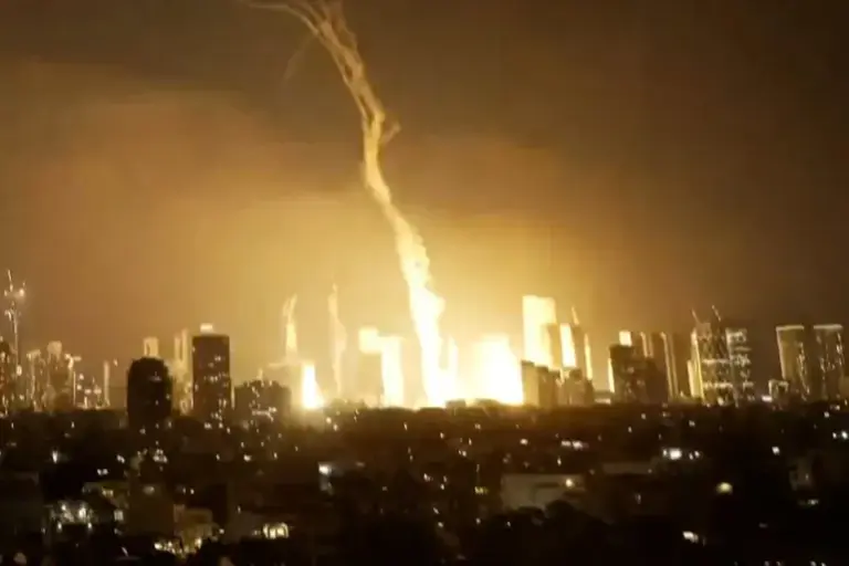 কেন ইসরায়েল ইরানে আক্রমণ করেছিল? আন্তর্জাতিক বিচারের হাত থেকে বাঁচতে, গাজার নিপীড়ন থেকে দৃষ্টি সরাতে ও ইহুদি আধিপত্য জাহিরের হতাশাজনক প্রচেষ্টা।